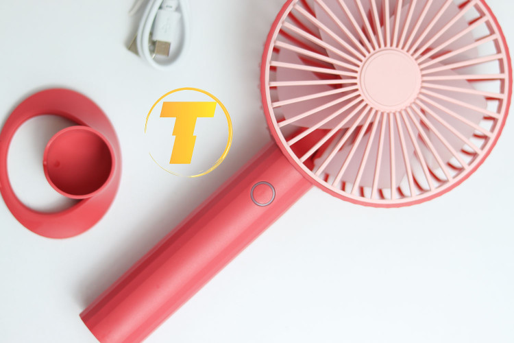 نمای نزدیک از پرههای پنکه شارژی مدل DD-5649