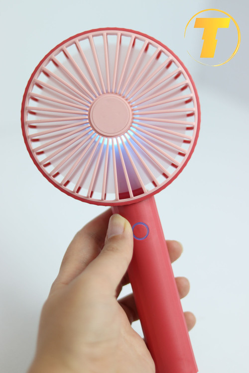 استفاده از پنکه DD-5649 در محل کار، مطالعه یا سفر