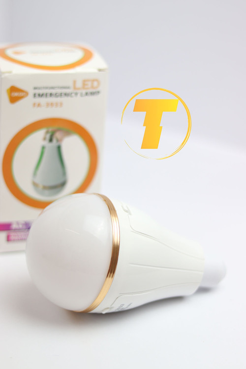 نمای جانبی از لامپ LED شارژی اضطراری OKGO مدل 3933