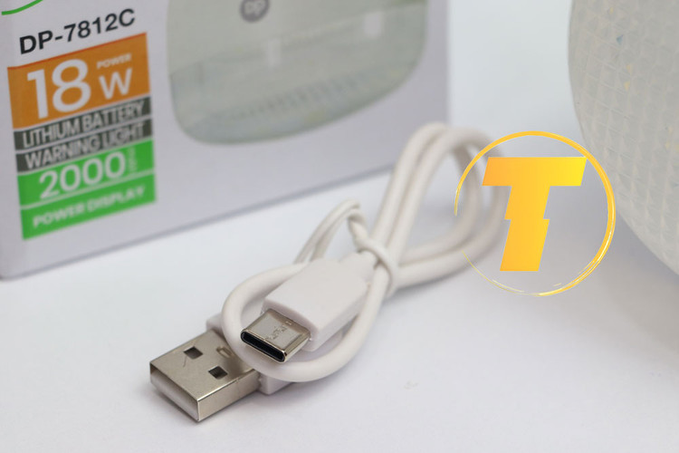 چراغ اضطراری پرنور DP-7812C با بدنه سبک و مقاوم، مناسب مواقع قطعی برق