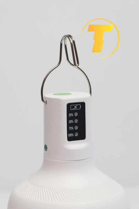 نمای جلویی چراغ اضطراری DP-7812C با طراحی مقاوم و نور مهتابی روشن