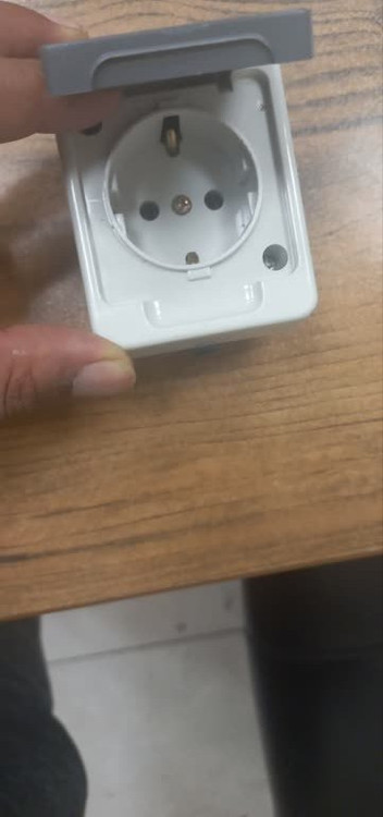 پریز صنعتی بارانی مقاوم در برابر آب و رطوبت