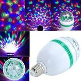 لامپ رقص نور گردان خانگی هفت رنگ در حال ایجاد جلوههای نورانی