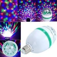 لامپ رقص نور گردان خانگی هفت رنگ در حال ایجاد جلوههای نورانی