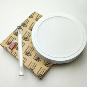 نمای نزدیک بدنه سفید پنل LED روژان از جنس ALU+ABS+PS