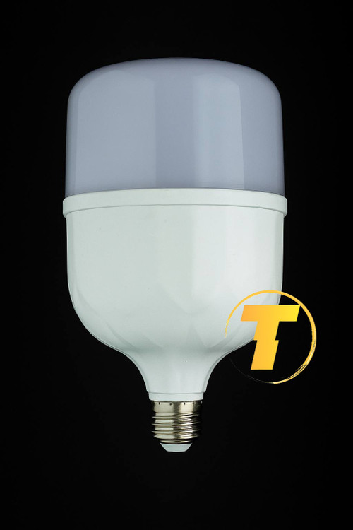 نمای نزدیک لامپ LED 40 وات پارس سام مناسب خانه و دفتر کار