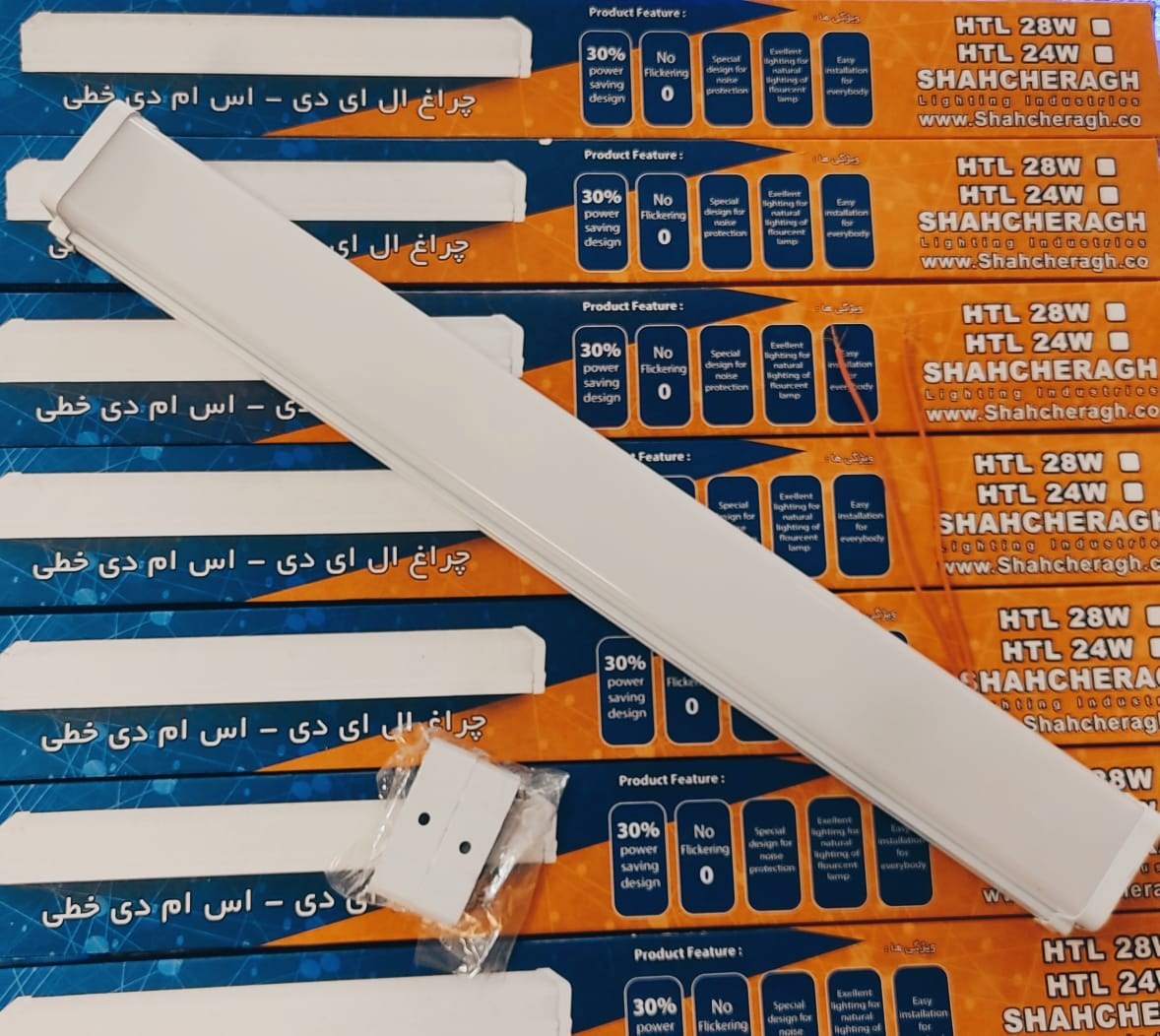 نمای جلو براکت LED 28 وات HTL کد 210، بدنه سفید ALU+ABS+PC و دیفیوزر PC