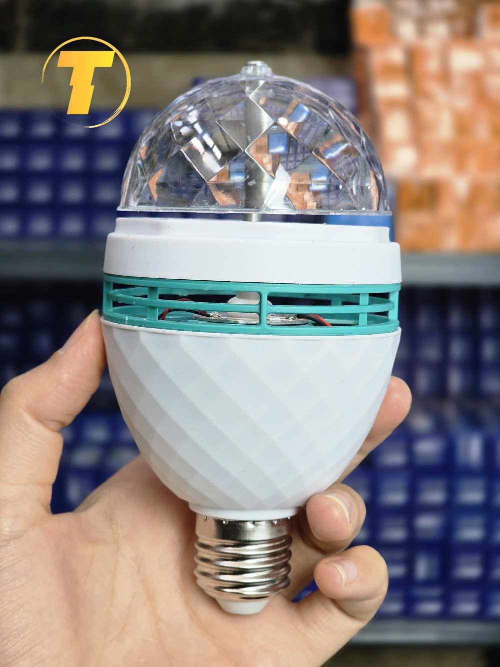 مقایسه لامپ رقص نور گردان مدل KT-W998 با چند مدل دیگر از لامپ‌های تزئینی، نمایش تفاوت در اندازه و طراحی.