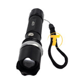 نمای نزدیک LED قدرتمند CREE T6 چراغ قوه BRILLANTE TORCIA با نور سفید