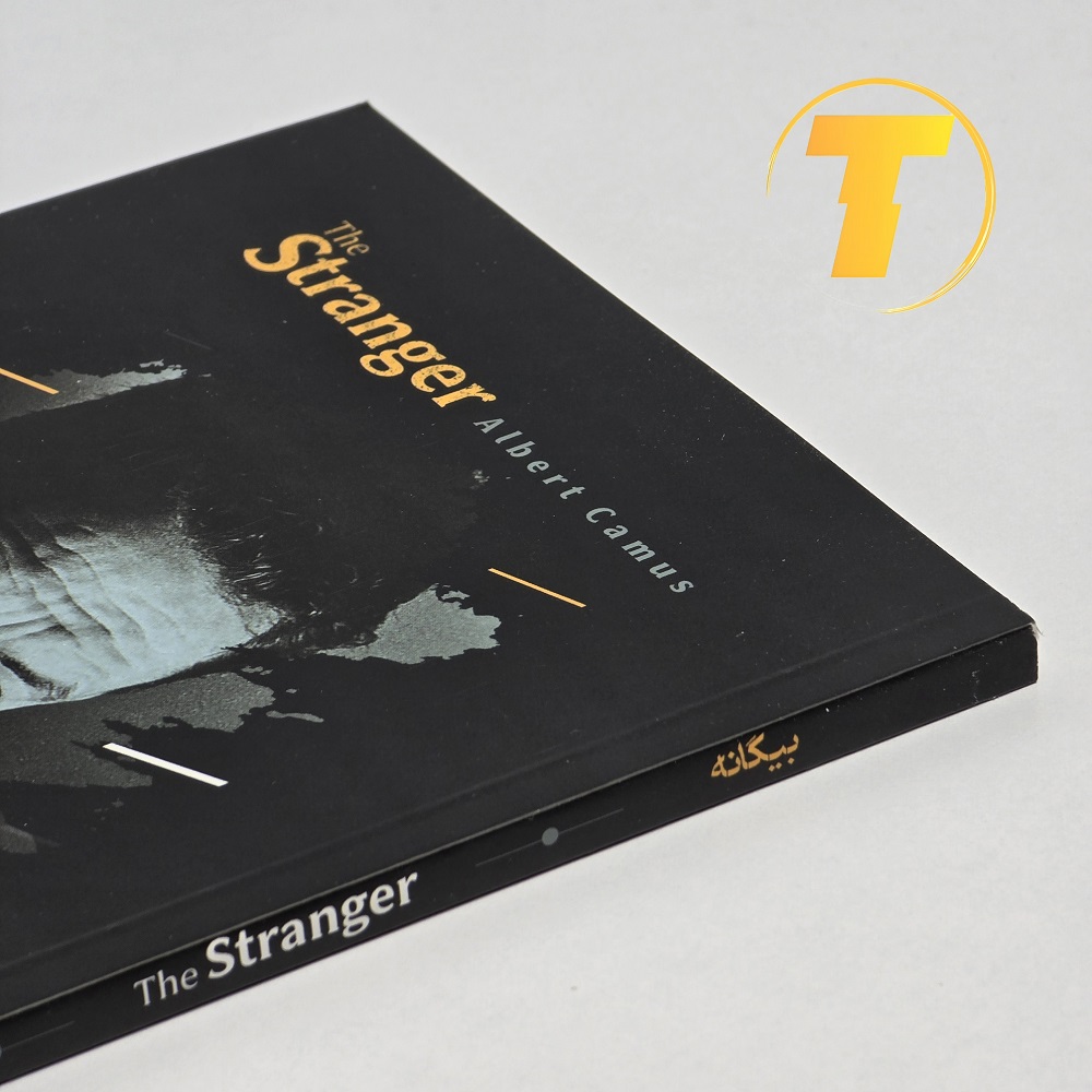 نمای نزدیک جلد کتاب بیگانه چاپ آراستگان