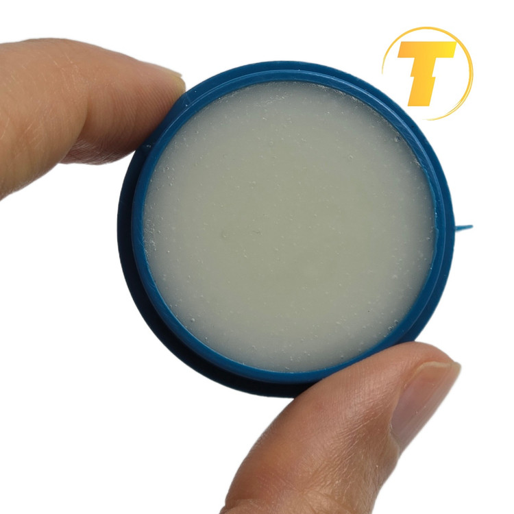 پخش یکنواخت روغن لحیم پیشگام روی سطح فلز